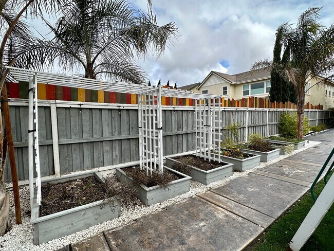 Building Photo - Home is occupied. DO NOT DISTURB TENANTS