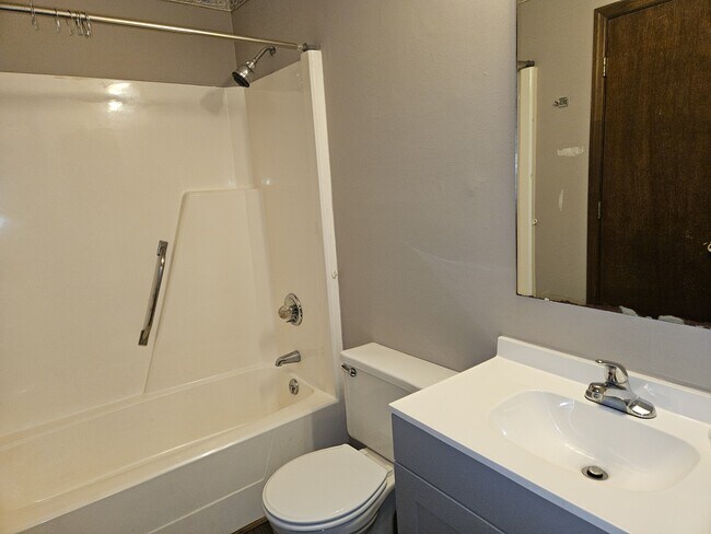 Building Photo - 831 Rumford Pl