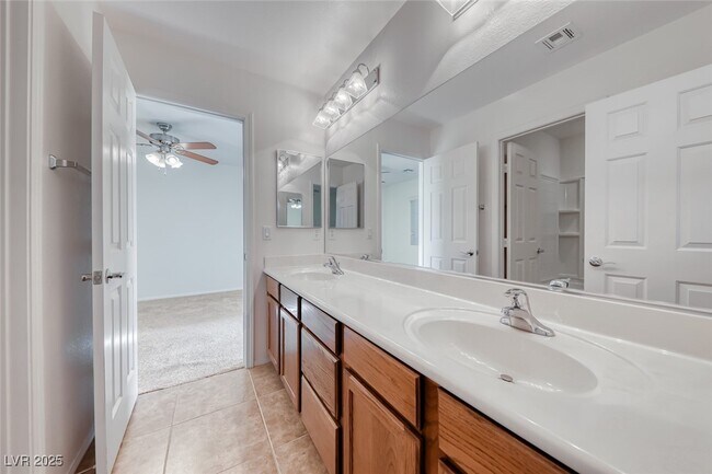 Building Photo - 6534 Ditmars St