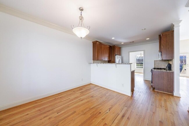 Building Photo - 970 Samples Ln NW