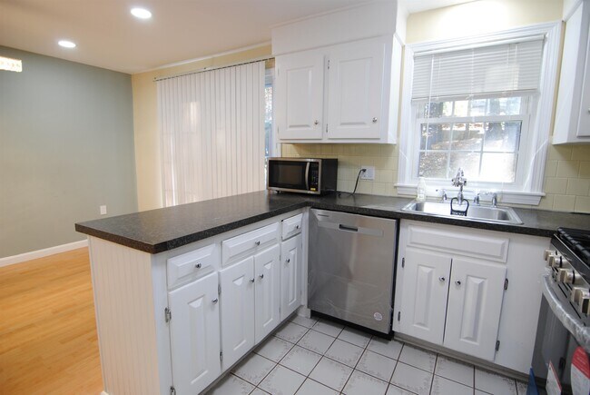 Building Photo - 31 Cannongate III Rd