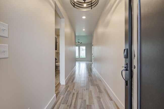 Building Photo - 6016 Kinnick Dr