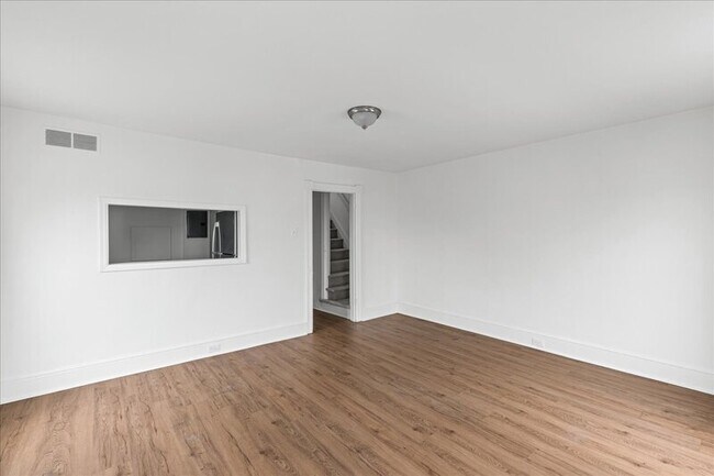 Building Photo - 206 N Broadway