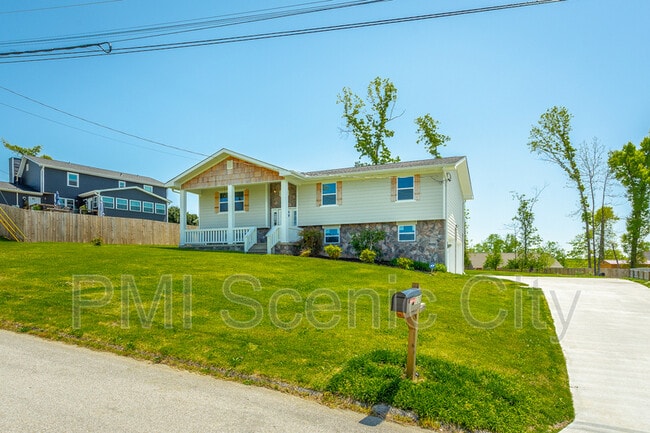 Building Photo - 8128 Fallen Maple Dr