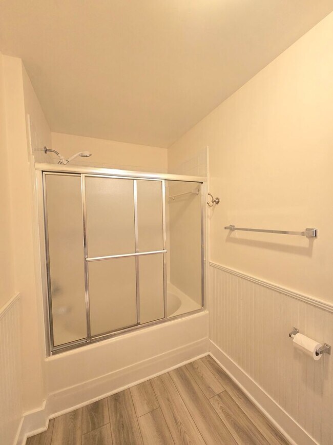 Building Photo - Trolley Path - Minutes to Downtown WILM, N...