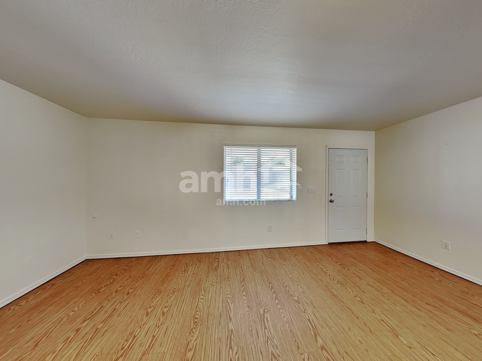 Building Photo - 539 S Apache Dr