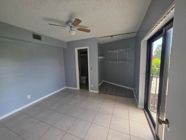 Building Photo - 3776 Victoria Dr