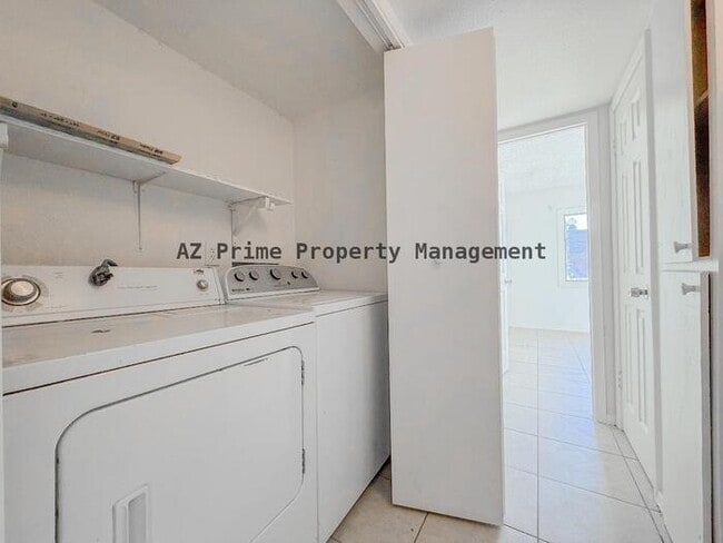 Building Photo - 1455 N 53rd Dr