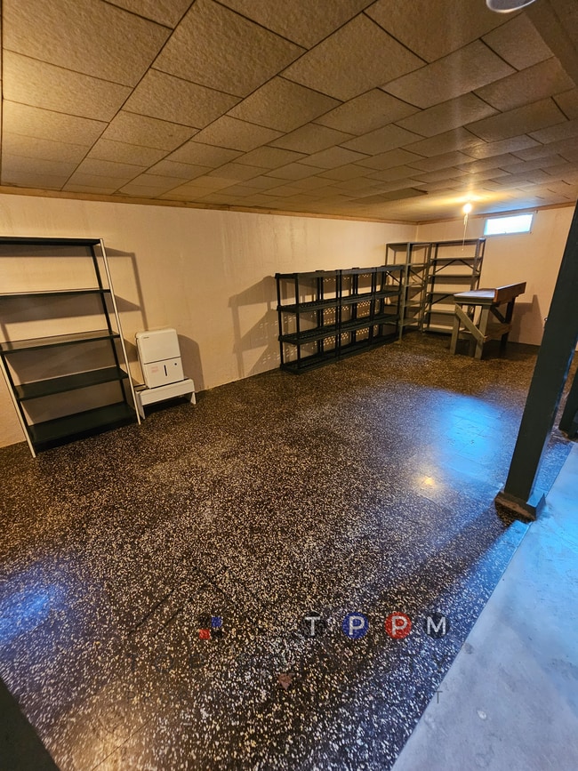 Building Photo - 1212 35th St NE