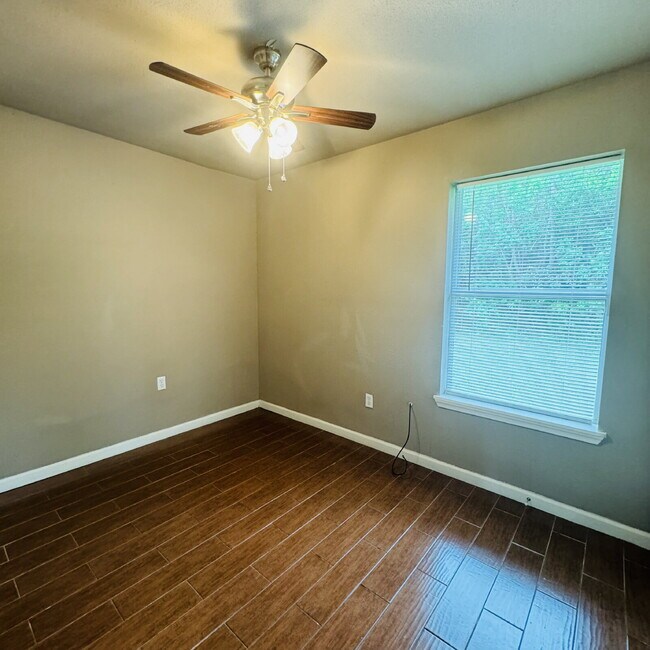 Building Photo - 2451 Clayborn