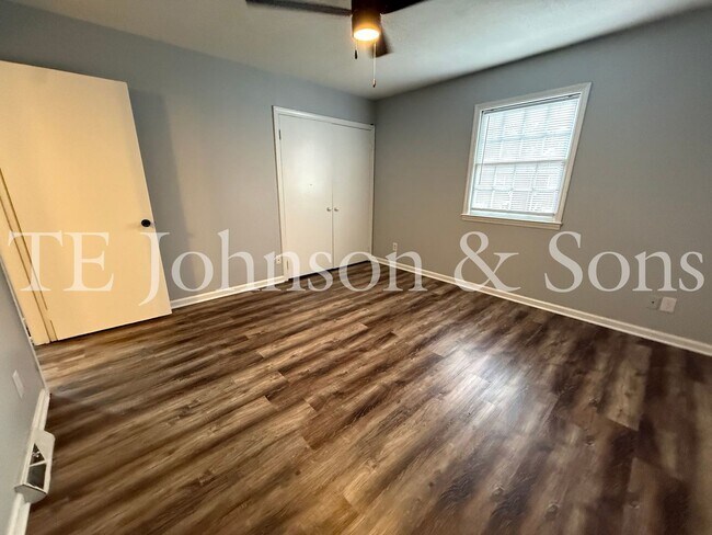 Building Photo - 317 Vineyard Park Ct