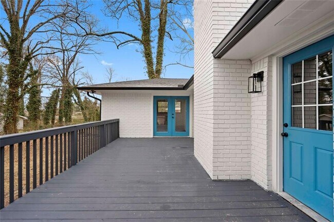 Building Photo - 1628 E Kellogg Cir