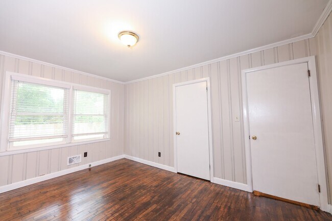 Building Photo - 522 N 25th St