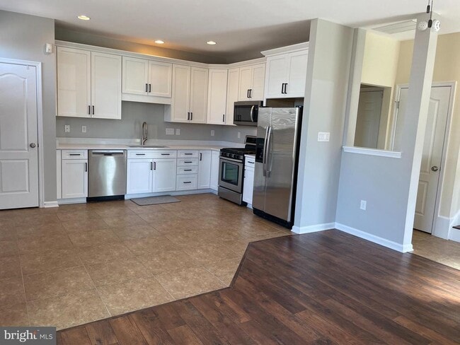 Building Photo - 114 Bowling Green Cir