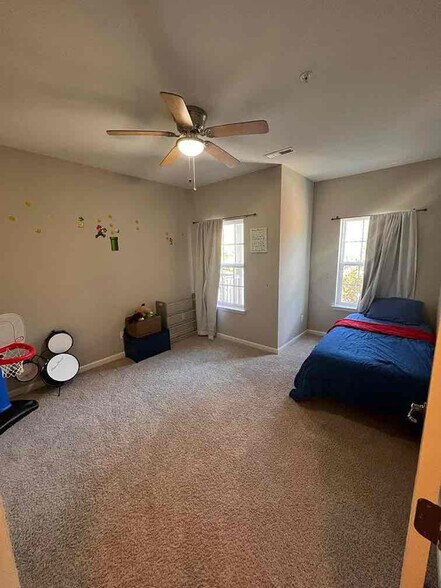 Building Photo - 601 Freeman Dr