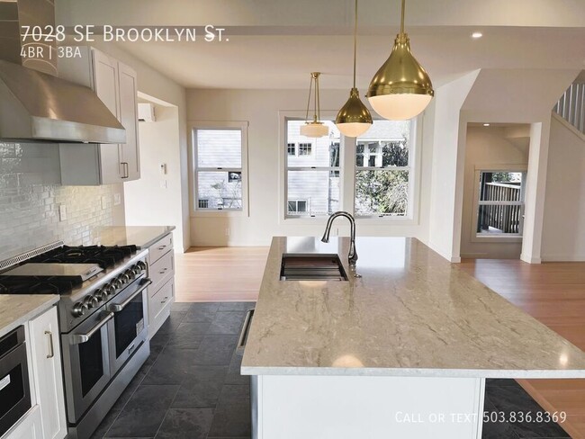 Building Photo - Stunning Newly Renovated 4-Bedroom Home fo...