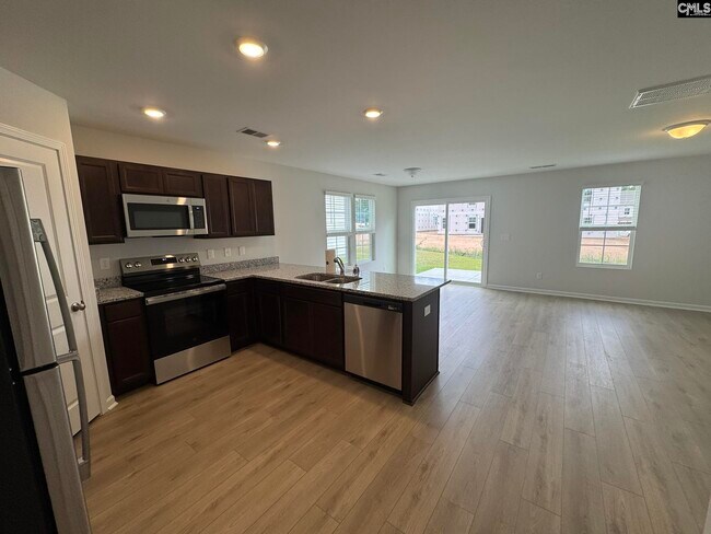Building Photo - 421 Pinaster Path