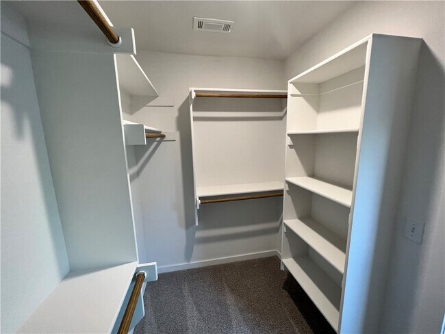 Building Photo - 502 N Cresswell Dr