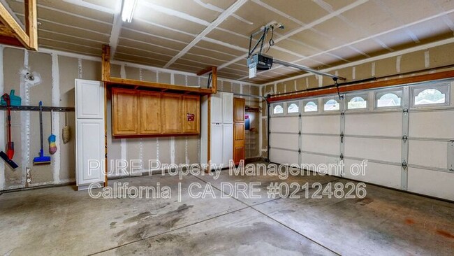 Building Photo - 121 Porterfield Creek Dr