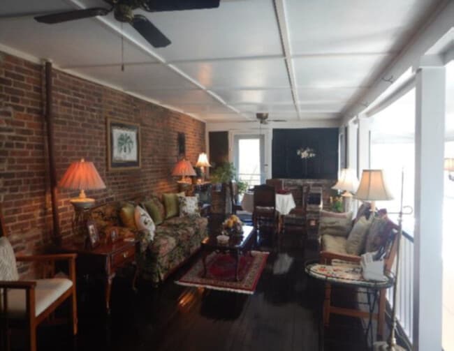 Building Photo - 8 N. Congress