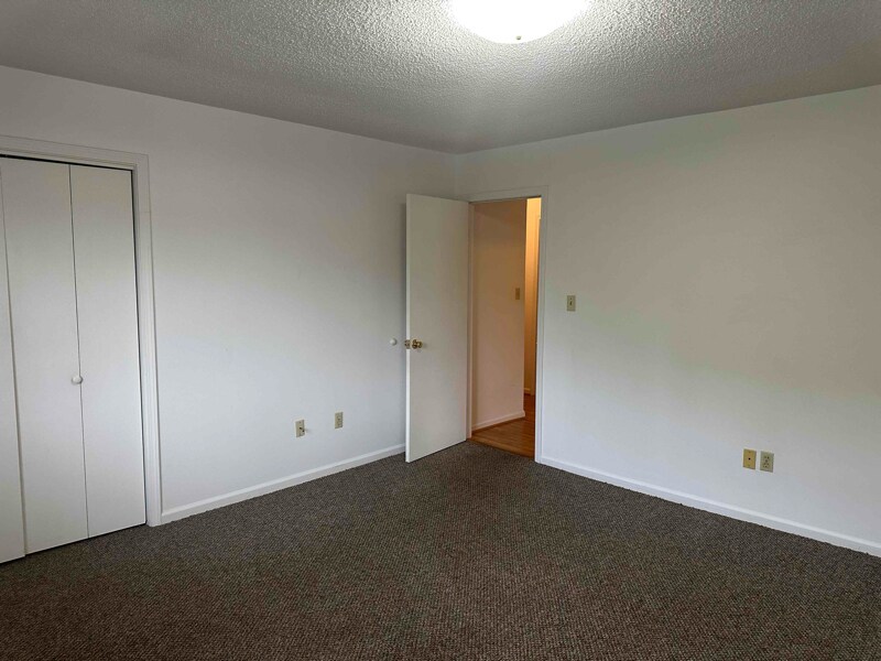 Building Photo - 525 Sulphur Spring Rd
