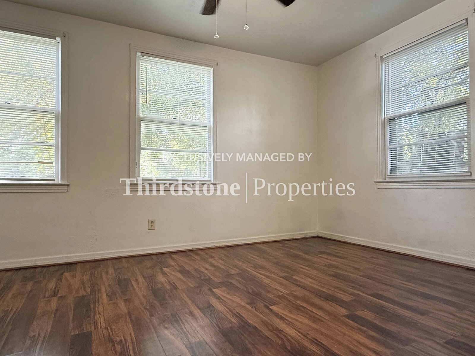 Building Photo - 4833 Kingsbury St