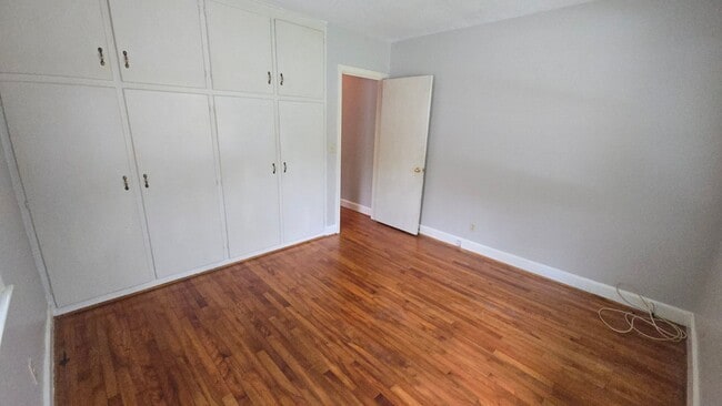 Building Photo - 1555 Lonsford Dr