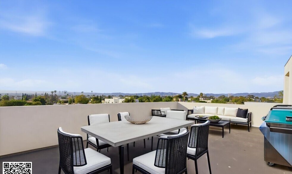 Building Photo - 2835 S Redondo Blvd