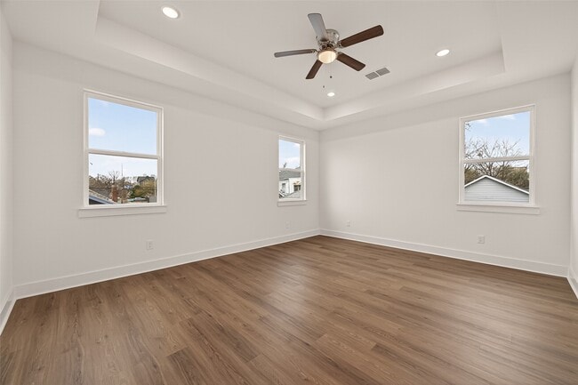 Building Photo - 1502 Hussion St