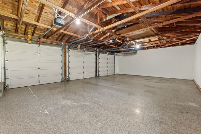 Building Photo - Ocean View Prime Location