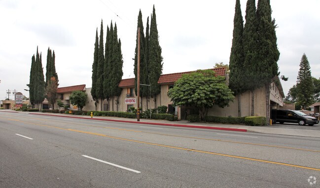 Building Photo - Carolton Apartments