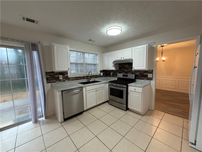 Building Photo - 620 Manor Glen Dr