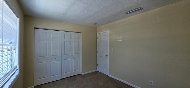 Building Photo - 108 Pompano Dr SE