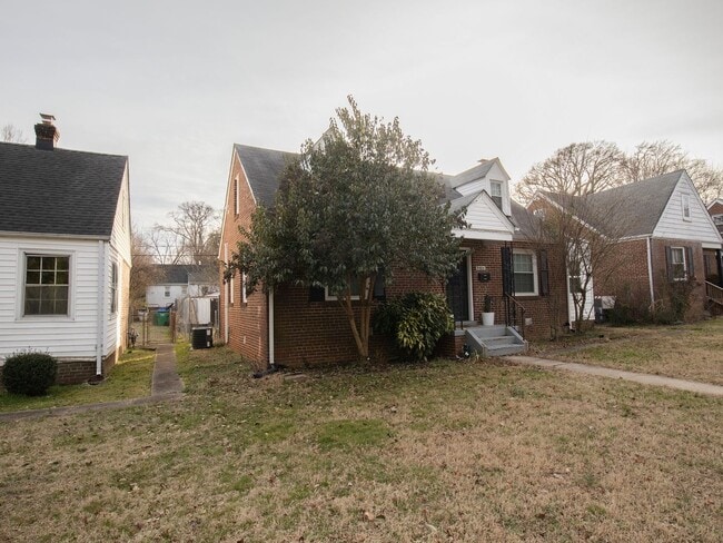 Building Photo - Prime Location 3 Bed 2 Bath Home *Available after April 10 2026*