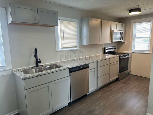 Building Photo - 304 E Monroe St Buckner MO 64016 - 4 bed/ ...