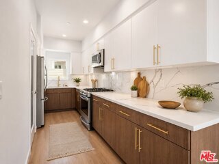 Building Photo - 2115 1/2 Beachwood Drive, Los Angeles, CA 90068 - 3 BR 3 BA house