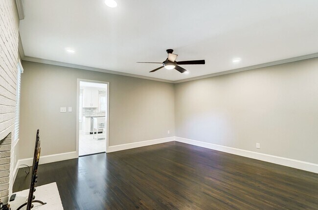 Building Photo - Fully Remodeled Ranch Style Home In South Park! (Landscaping Included)