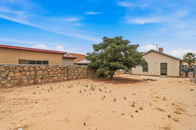 Building Photo - 12320 Robert Dahl Dr