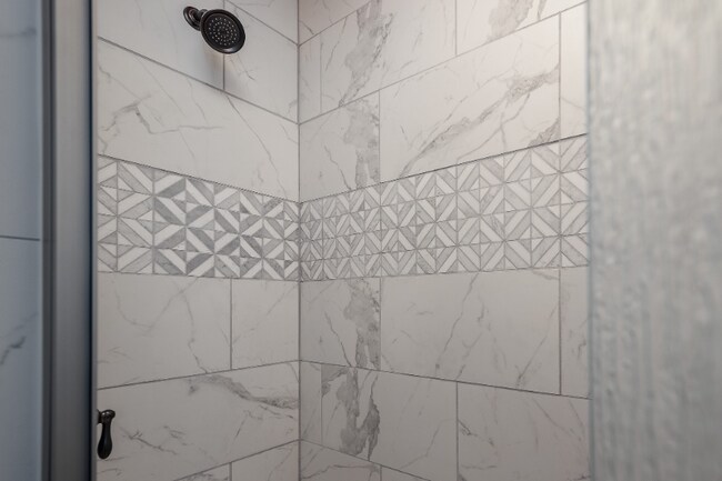 Building Photo - 530 S Lake St