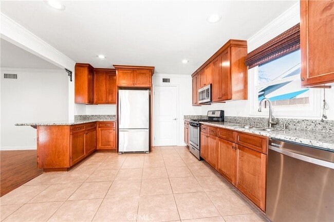 Building Photo - 5892 Meadowlark Dr
