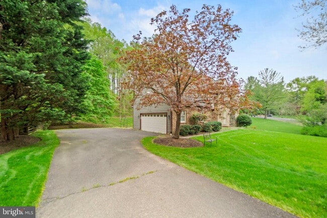 Building Photo - 10317 HICKORY Dr