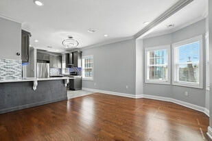 Building Photo - 159 Elm St