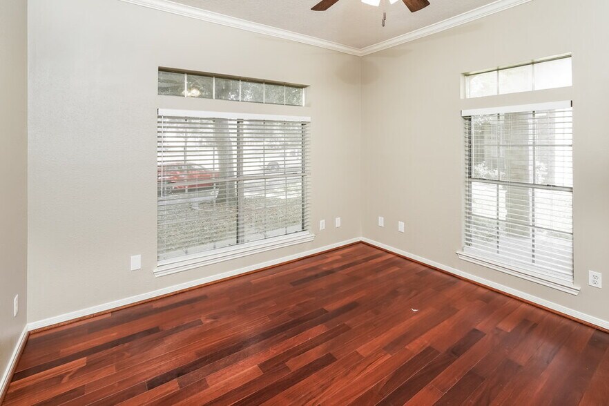Building Photo - 16502 Wheatfield Dr