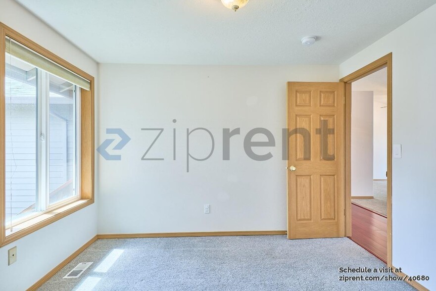 Building Photo - 13634 Barclay Hills Dr