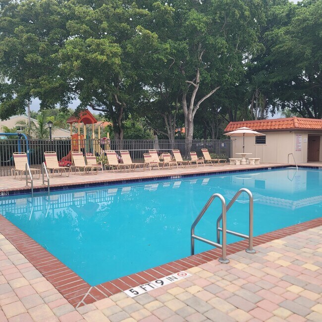 Building Photo - 15702 E Waterside Cir
