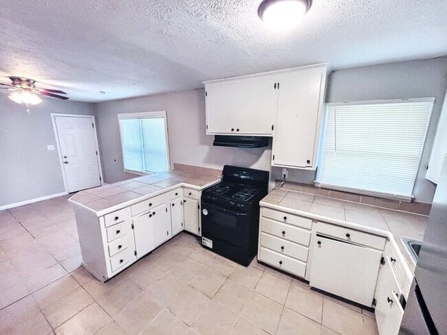 Building Photo - Lovely 3-Bedroom Home: Comfort and Conveni...