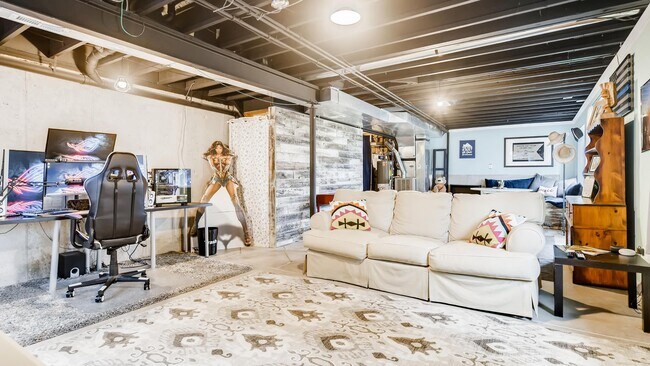 Building Photo - Spacious 4 Bedroom in 80923