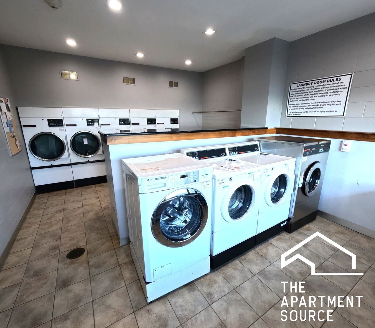 Building Photo - 6325 N Sheridan Rd