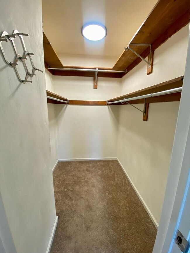 Building Photo - Wesleyan Pines