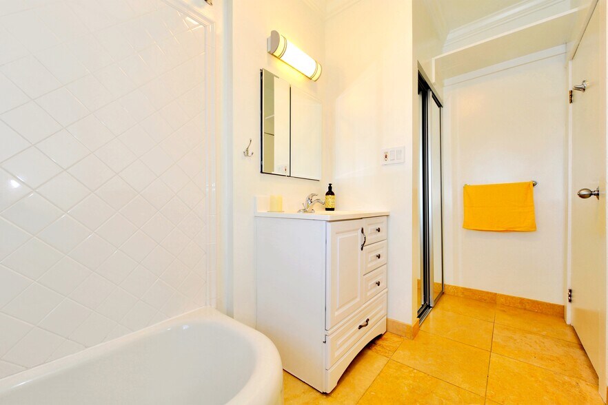 Building Photo - 1650 Winona Blvd